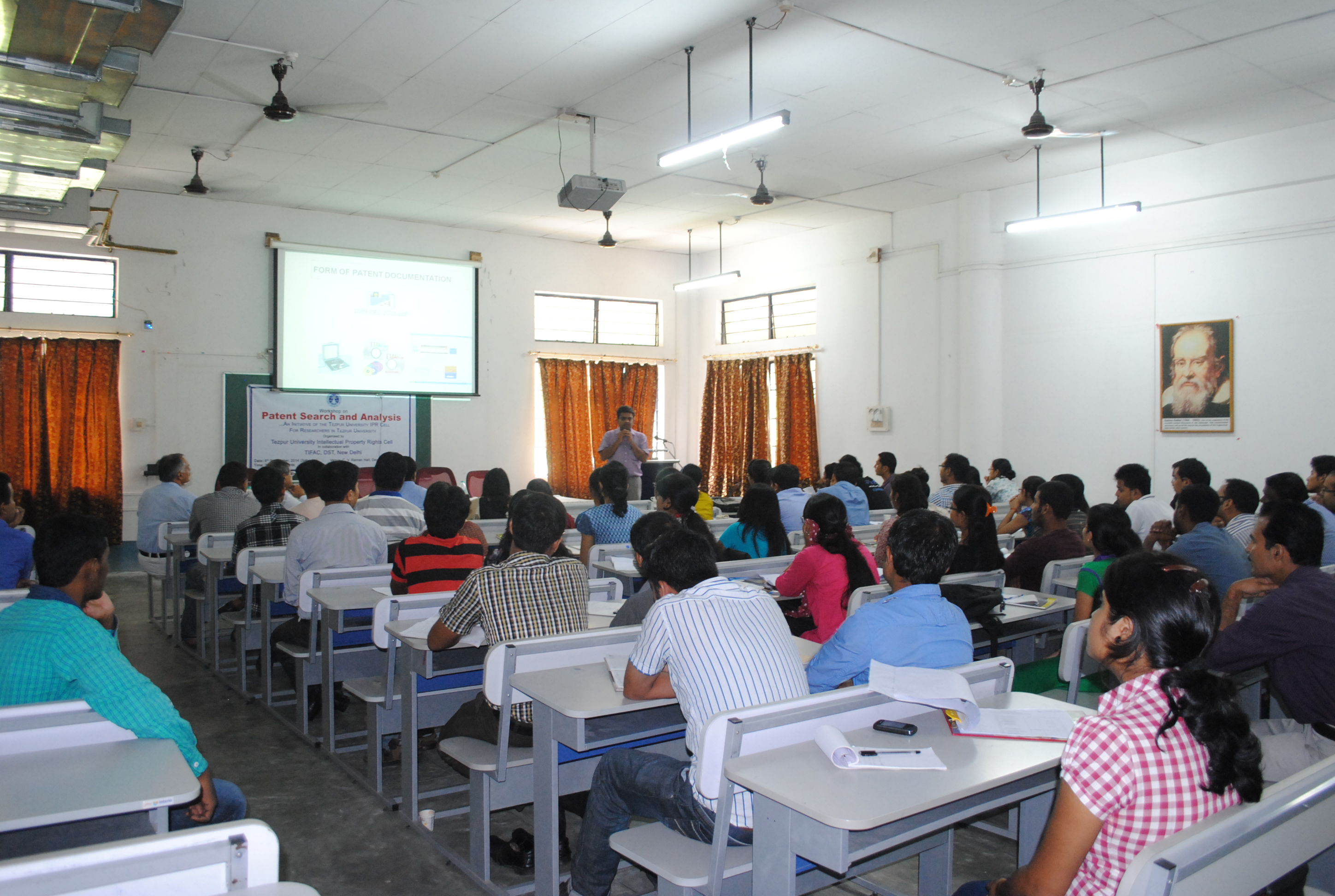 Shri. V.D. Panwar, DST-TIFAC interacting with the workshop participants